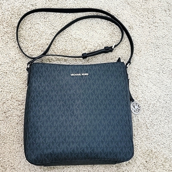 Michael Kors Handbags - Michael Kors Jet Set Travel Large Logo Messenger Bag Crossbody